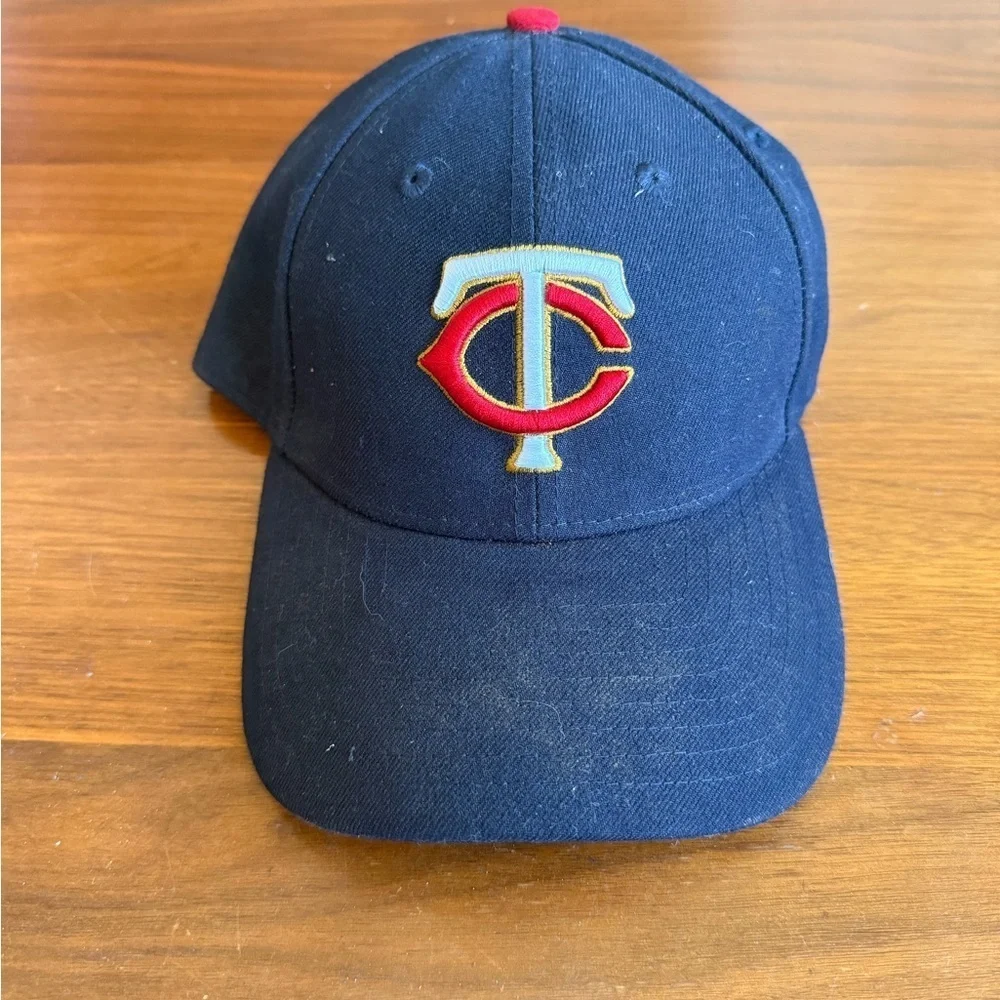 Minnesota Twins MLB Navy Baseball Cap with Red and White Logo